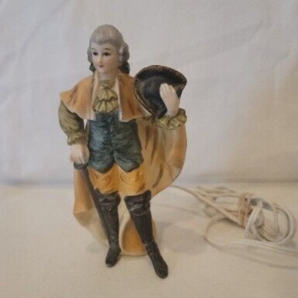 Vintage Underwriters Laboratories Portable Lamp 18th Century Man w/ Hat 93,191 - Picture 1 of 7